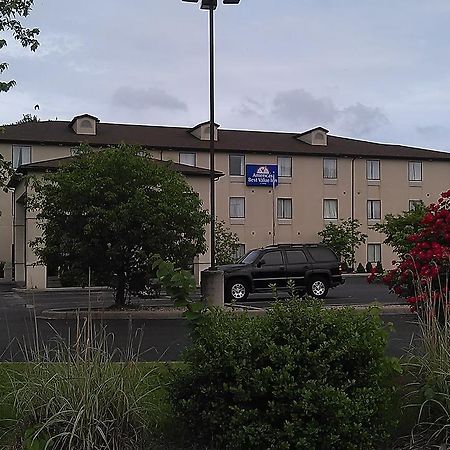 Americas Best Value Inn Louisville Exterior foto